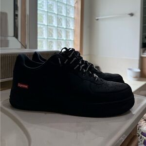 Nike supreme, black